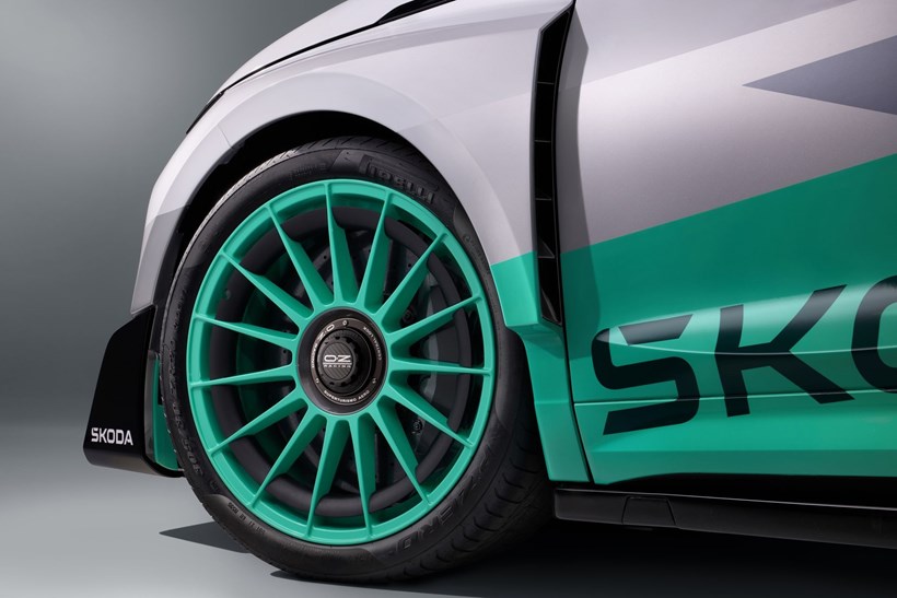 Skoda Enyaq RS race