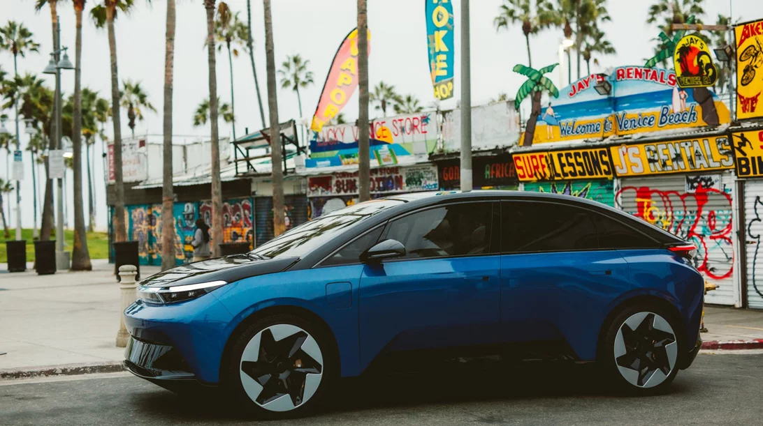 Indi One: Αυτοκίνητο παιχνιδομηχανή