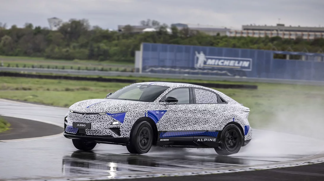 Το Alpine A390 θα είναι ένα πολύ ξεχωριστό ηλεκτρικό sedan (video)
