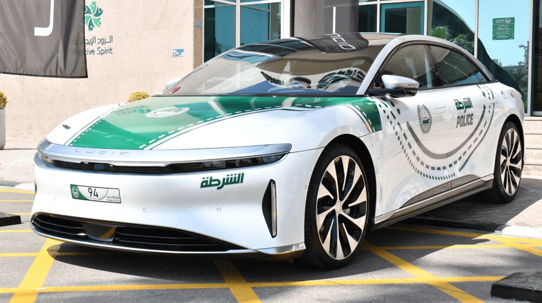 Περιπολικό στο Ντουμπάι ένα από τα κορυφαία ηλεκτρικά αυτοκίνητα του κόσμου