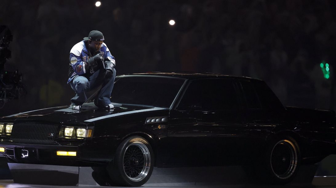 O Kendrick Lamar ανέβασε το Buick GNX στη σκηνή του Super Bowl