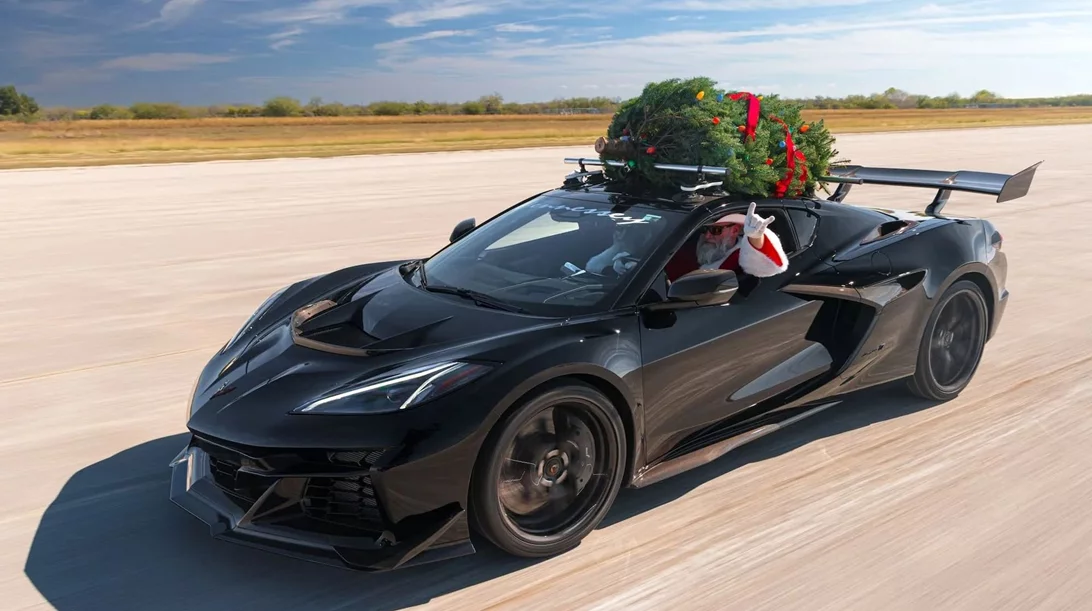 Το ταχύτερο χριστουγεννιάτικο δέντρο στον κόσμο (video)