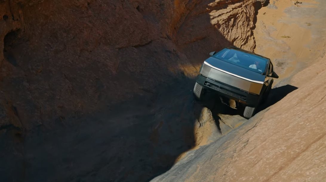 Tesla Cybertruck: περνάει για πλάκα την πιο δύσκολη βραχώδη διαδρομή στον κόσμο (video)
