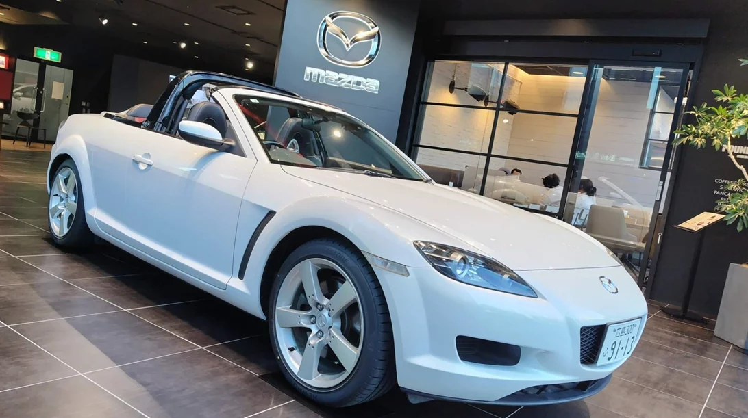 Η Mazda αποκάλυψε το μοναδικό cabrio RX-8 που έφτιαξε