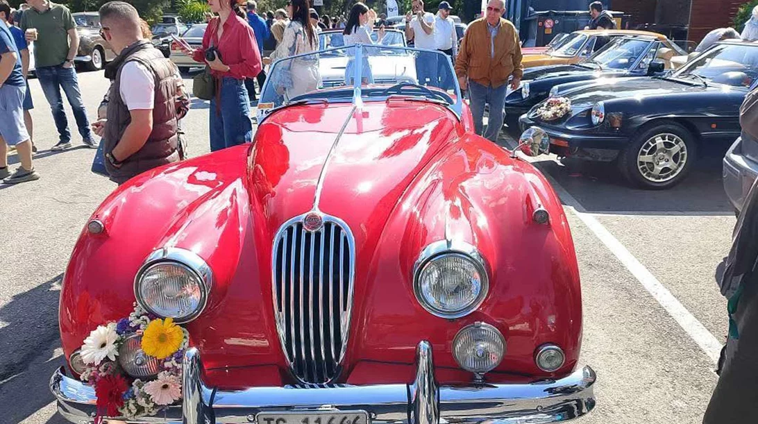 90 κλασικά αυτοκινήτα στον 19ο Γύρο Κηφισιάς της ΦΙΛΠΑ (εικόνες)