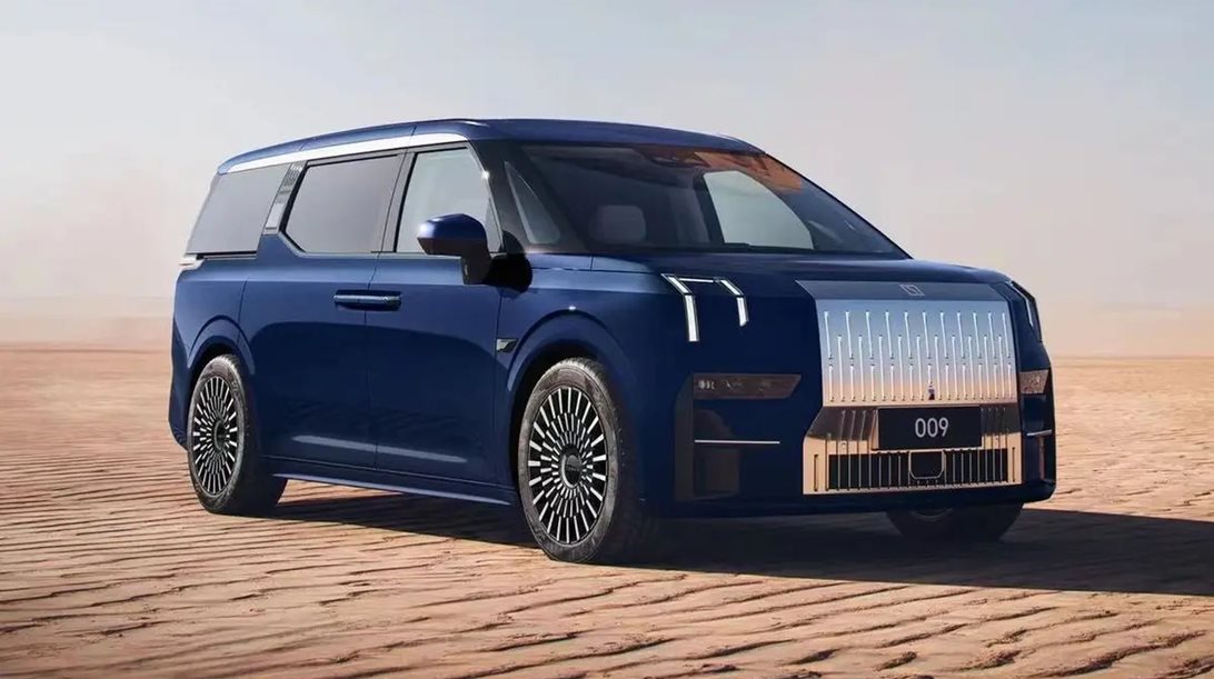 Δείτε το κινεζικό MPV που θέλει να ανταγωνιστεί τη Rolls-Royce (video)