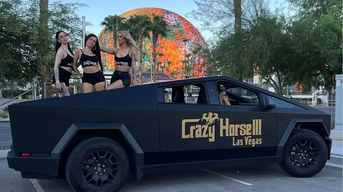 Το είδαμε και αυτό: Pole dancing στην καρότσα Tesla Cybertruck (video)