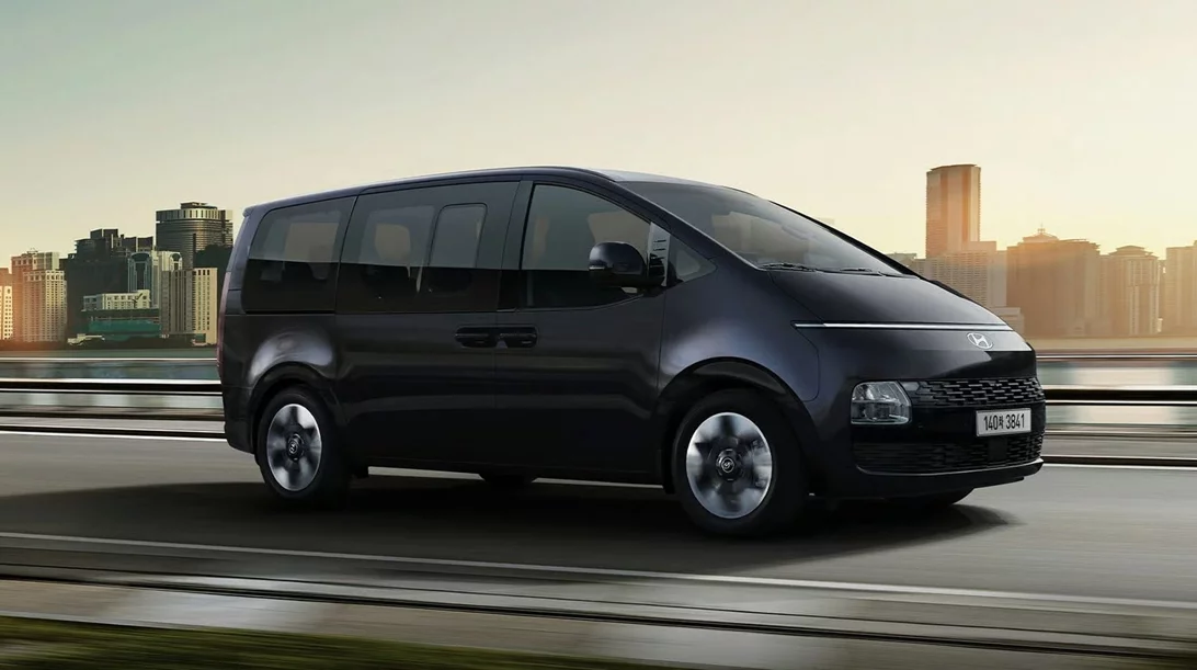 Τι αλλάζει στο κορυφαίο minivan της ελληνικής αγοράς αυτοκινήτου για το 2026