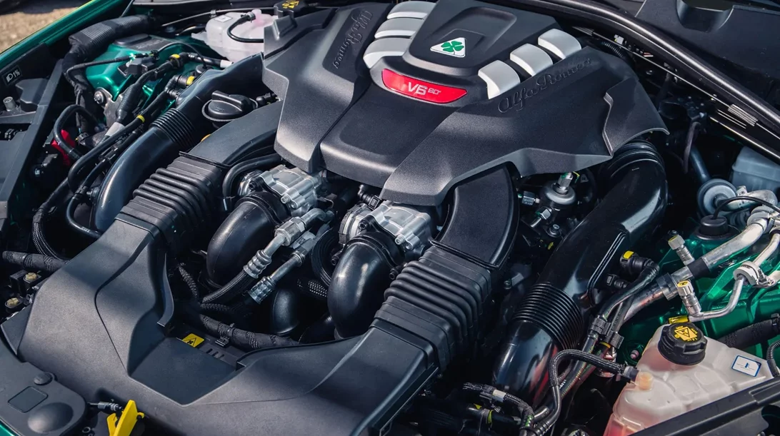 Γλιτώνει ο V6 κινητήρας της Alfa Romeo επειδή "χαλαρώνει" το Euro 7