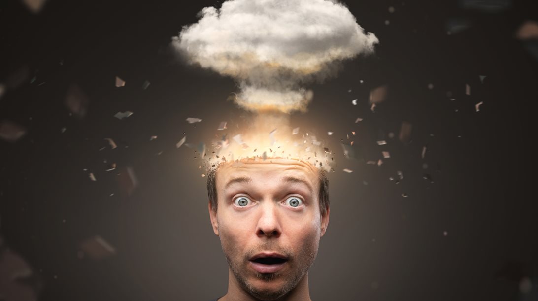 Το πιο καμένο σχόλιο στο ελληνικό facebook του TopGear είναι μια ωδή στις θεωρίες συνομωσίας