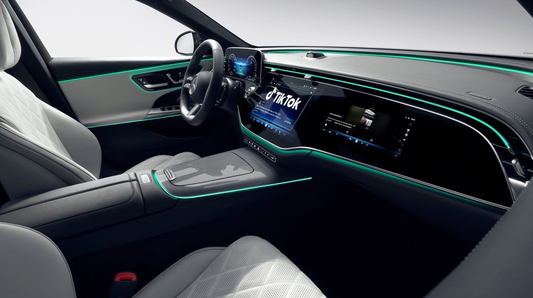 Τα Zoom και TikTok εισβάλλουν και στα αυτοκίνητα