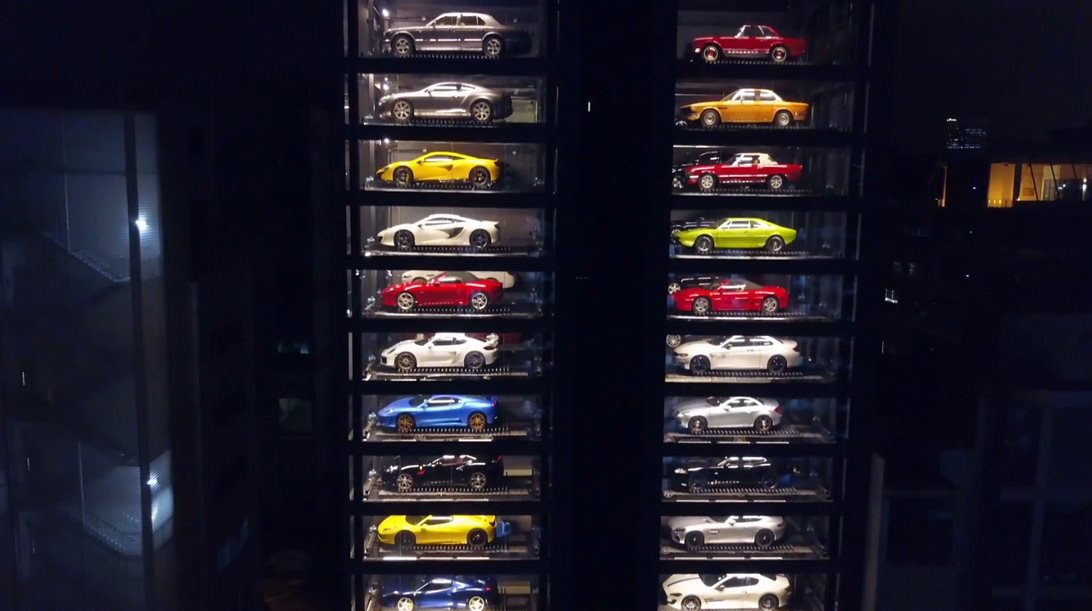 Πού μπορείς να αγοράσεις μια Ferrari όπως ένα μπουκάλι νερό (video)