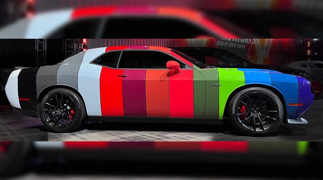 To Dodge Challenger με τα 14 χρώματα στο αμάξωμά του
