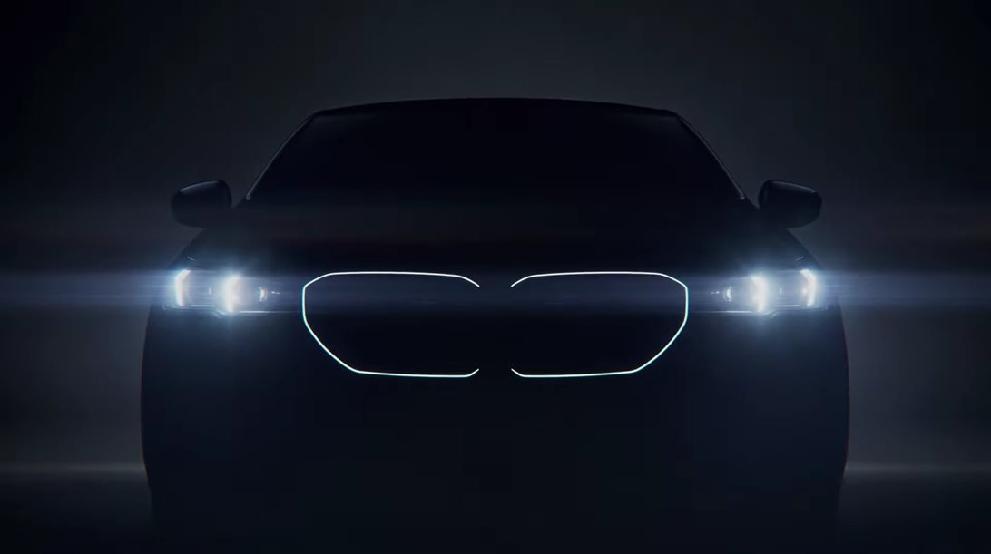 Το teaser για τη νέα BMW i5 αφήνει ελπίδες για πιο όμορφα "νεφρά"