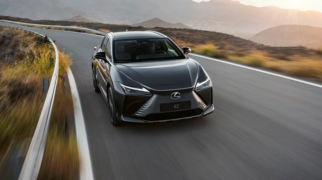 Lexus RZ 450e: Ηλεκτρικό, οικογενειακό και σπορ