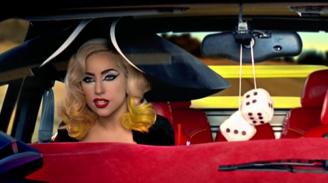 To γκαράζ της Lady Gaga έχει εντυπωσιακά αυτοκίνητα