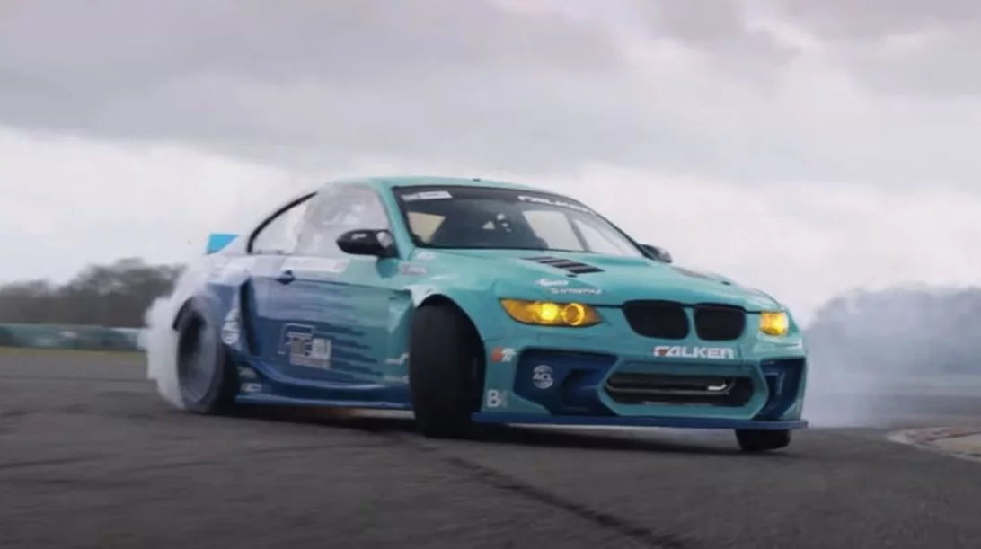 Ατελείωτα drift με BMW M3 850 ίππων που δεν είναι ακριβώς BMW