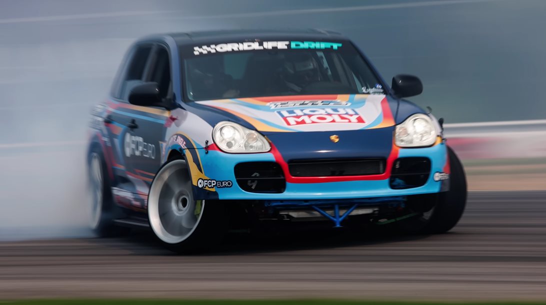 Μια Porsche Cayenne γίνεται το πρώτο SUV για drift (video)