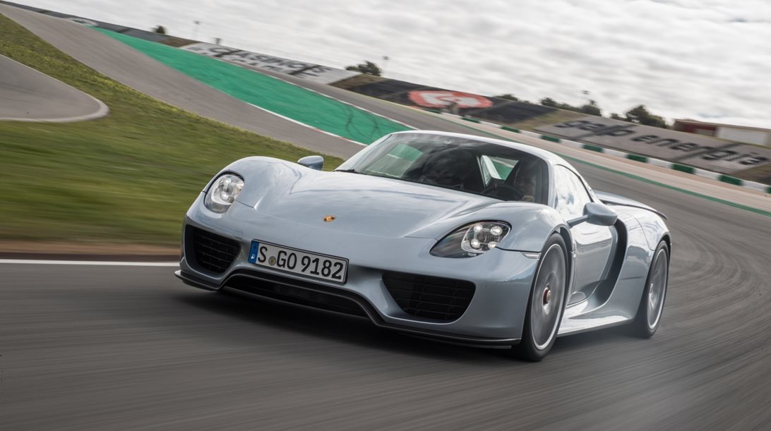 Γιατί η Porsche επιστρατεύει την 918 Spyder στην παρουσίαση της ηλεκτρικής Cayenne