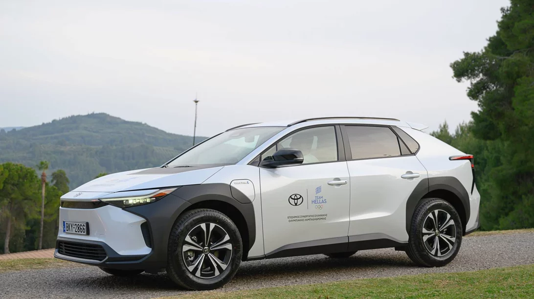 Toyota bZ4X: Με οικολογικό πρόσημο οι μετακινήσεις της Ελληνικής Ολυμπιακής Λαμπαδηδρομίας