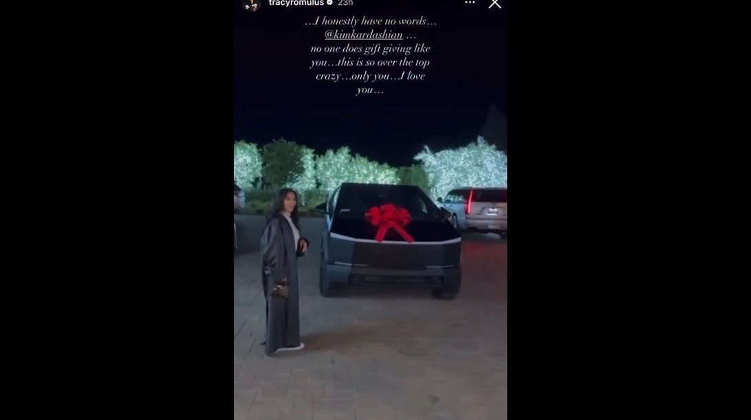 H Kim Kardashian έκανε δώρο στην κολλητή της ένα Tesla Cybertruck
