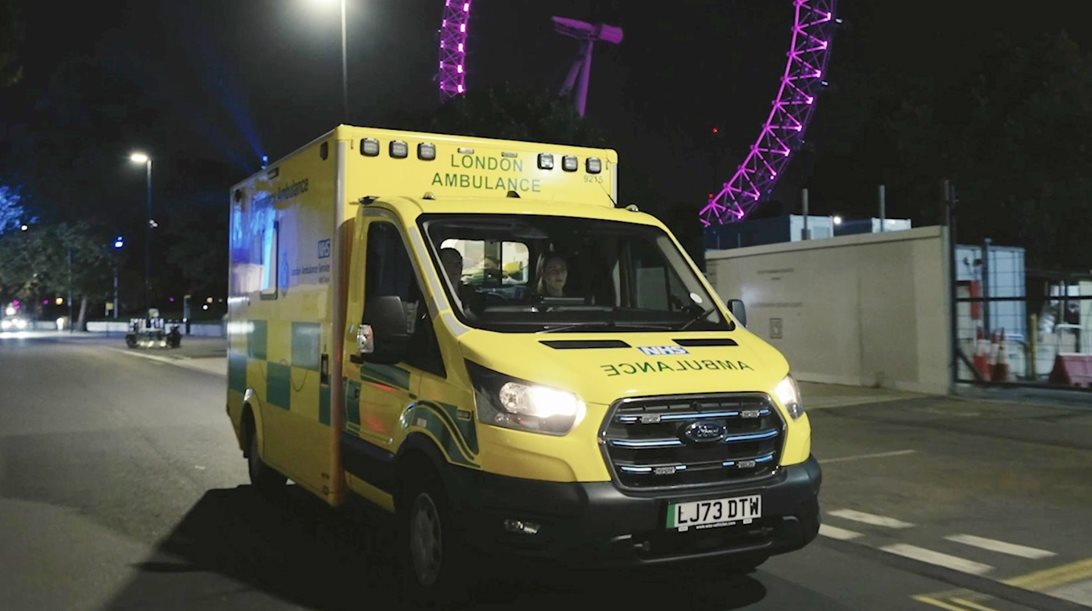 Ποια μεγάλη μητρόπολη έχει ηλεκτρικά ασθενοφόρα Ford E-Transit (video)