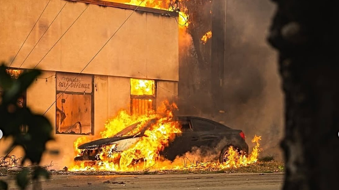 Λος Άντζελες: Πώς τα ηλεκτρικά αυτοκίνητα παραμένουν πρόβλημα μετά την φωτιά