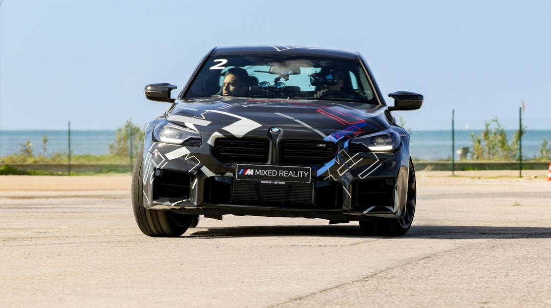 Αληθινές στροφές σε εικονικό κόσμο: Τι είναι η μικτή πραγματικότητα της BMW