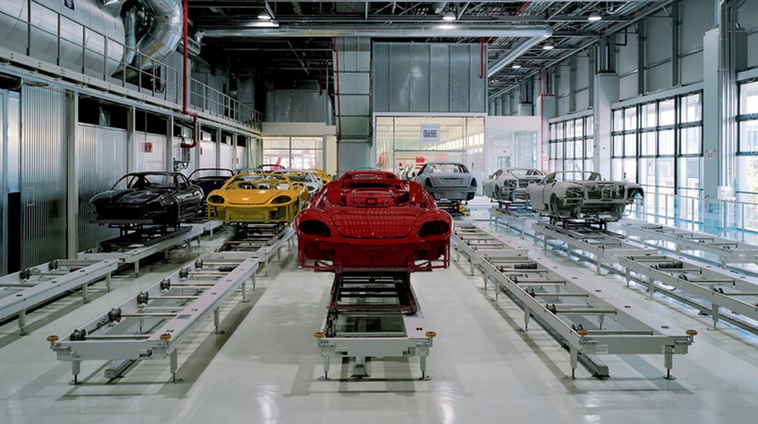 Video: Πώς φτιάχνονται οι Ferrari, Lamborghini και Maserati
