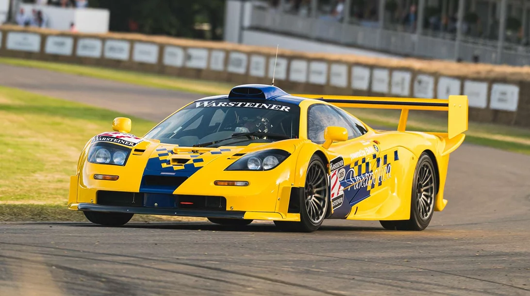 McLaren F1 GTR: Μην την βλέπεις έτσι, κυκλοφορεί στον δρόμο και πωλείται