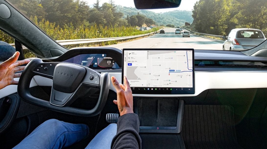 Δείτε στην πράξη την αυτόνομη οδήγηση της Tesla FSD Beta (video)