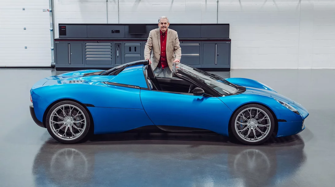 Video: O Gordon Murray μας ξεναγεί στο T.33 Spider