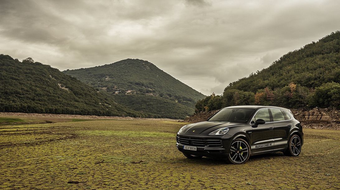 Porsche Cayenne Hybrid: Παιχνίδια ενηλίκων