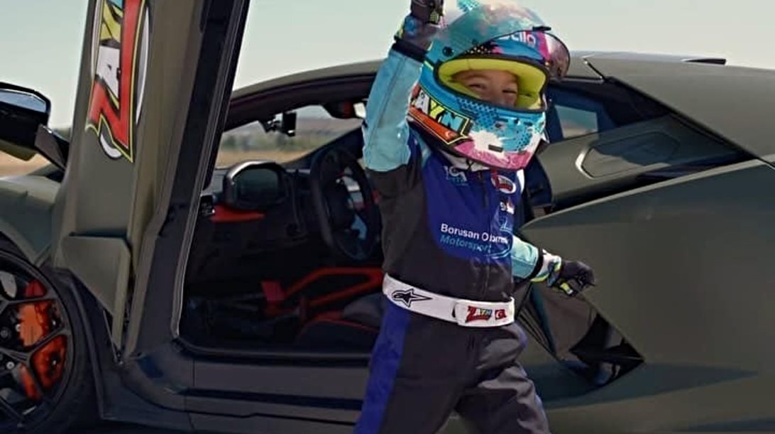 Δείτε έναν 5χρονο να πιάνει 312 km/h στο τιμόνι μιας Lamborghini Revuelto