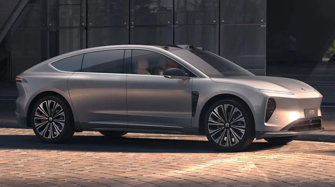 Το NIO ET9 μπορεί να τινάξει το χιόνι από το αμάξωμά του (video)