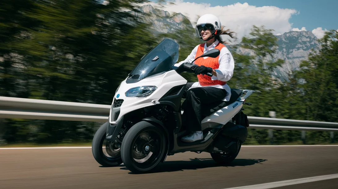 Νέα έκδοση για το δημοφιλές τρίτροχο scooter Piaggio MP3 με μικρότερο κινητήρα