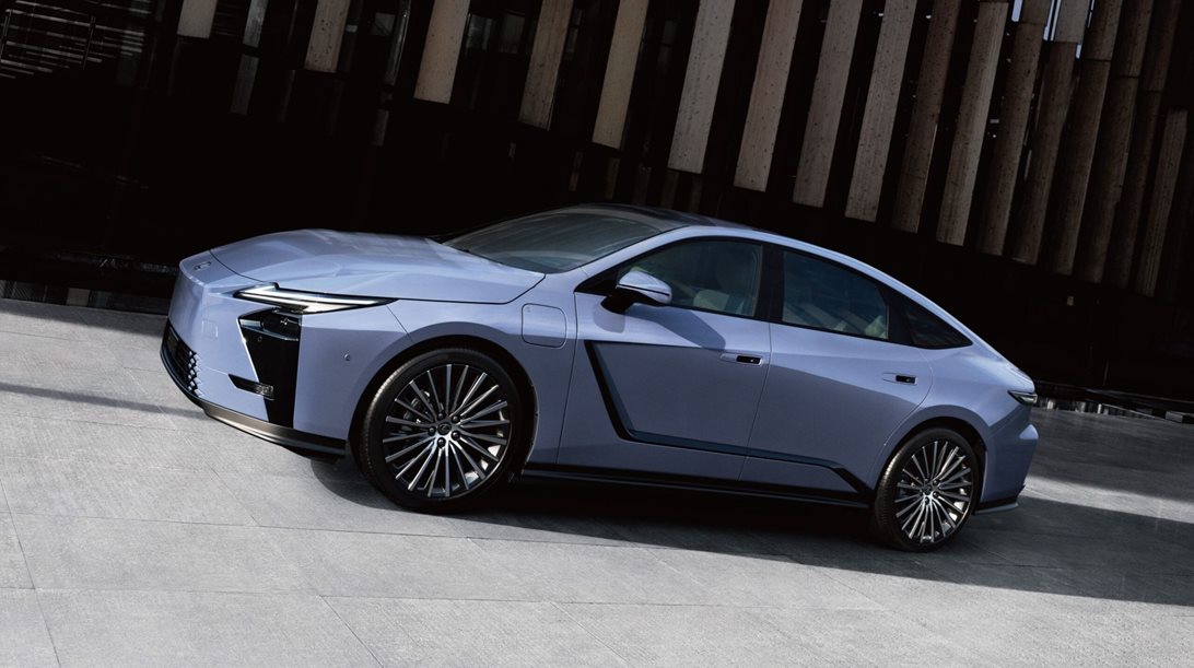 Το νέο Lexus ES φέρνει πολυτέλεια και τεχνολογία σε μια εντυπωσιακή σχεδίαση