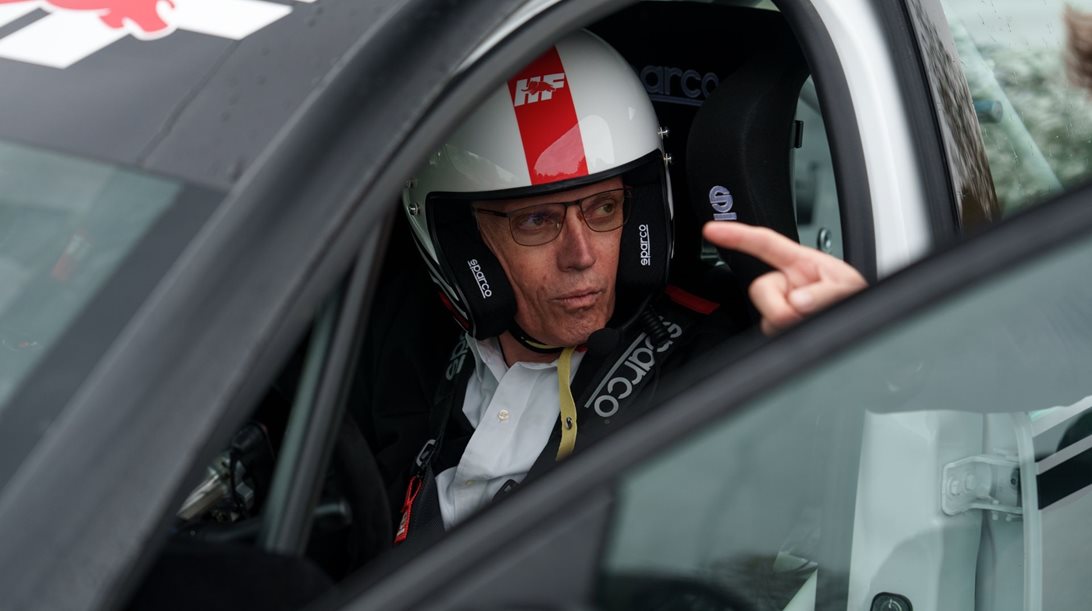 Η Lancia επιστρέφει στα ράλι και ο Carlos Tavares οδήγησε την αγωνιστικη Lancia Ypsilon HF Rally4