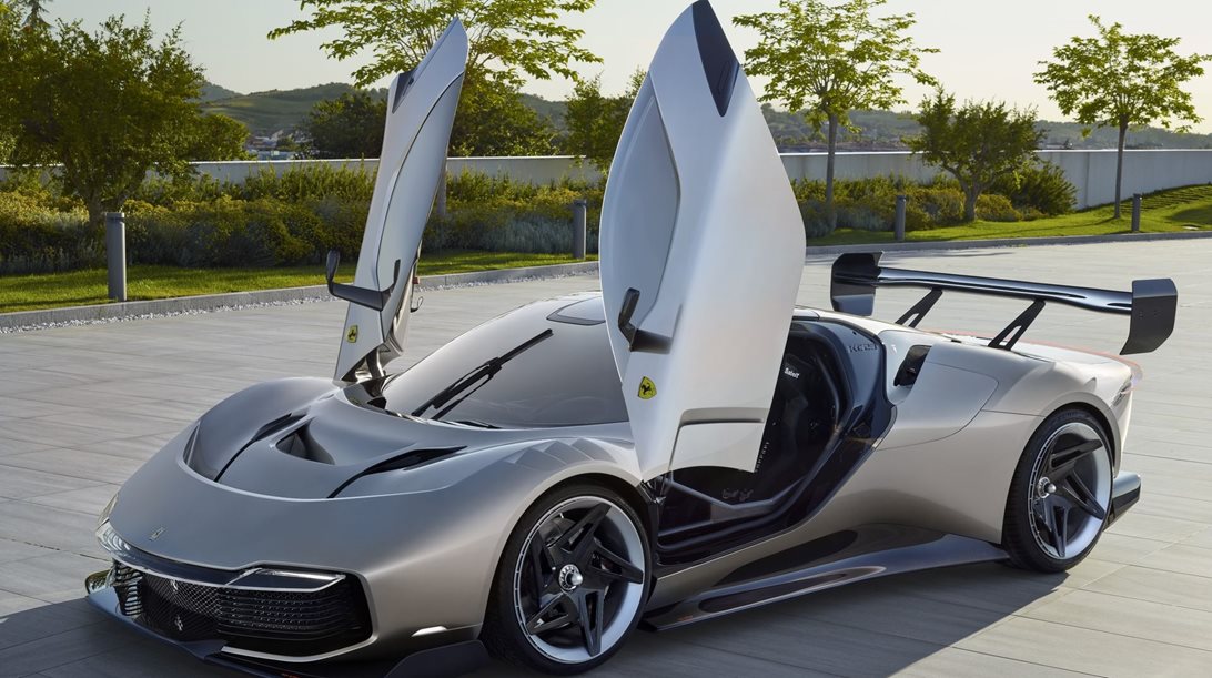 Η στιγμή που η μοναδική Ferrari KC23 μπαίνει στην πίστα (video)