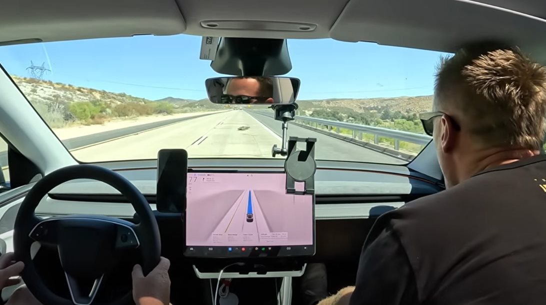 Το FSD της Tesla απέτυχε να αναγνωρίσει μεταλλικό αντικείμενο-δείτε τι συνέβη