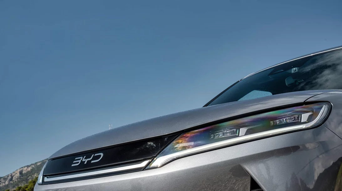 Μεγάλη νίκη της BYD στην μάχη με την Tesla