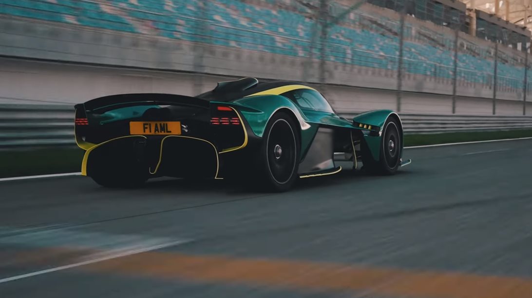 Λυσσασμένη Aston Martin: O Chris Harris οδηγεί Valkyrie