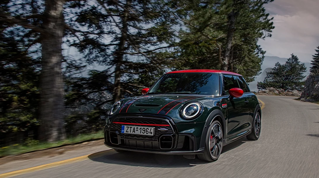 Mini 2.0 JCW: Μίνι διαστάσεις, μάξι απόλαυση