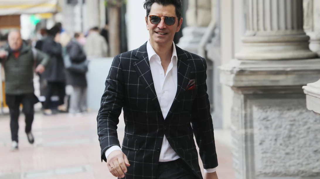 Ο Σάκης Ρουβάς έχει νέο αυτοκίνητο και είναι αγροτικό (video)