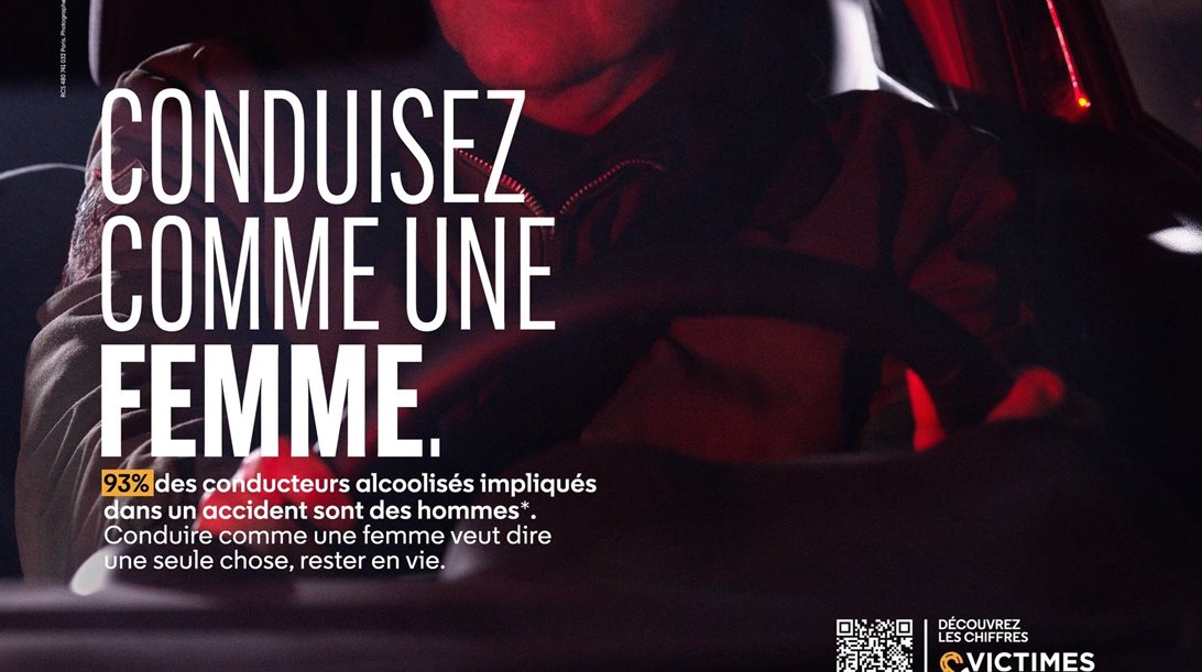 "Οδηγήστε σαν γυναίκα": Το σλόγκαν της καμπάνιας που προκαλεί αντιδράσεις