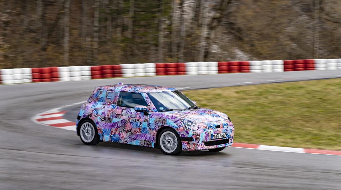 Πρώτη επίσημη εικόνα εσωτερικού του νέου Mini Cooper