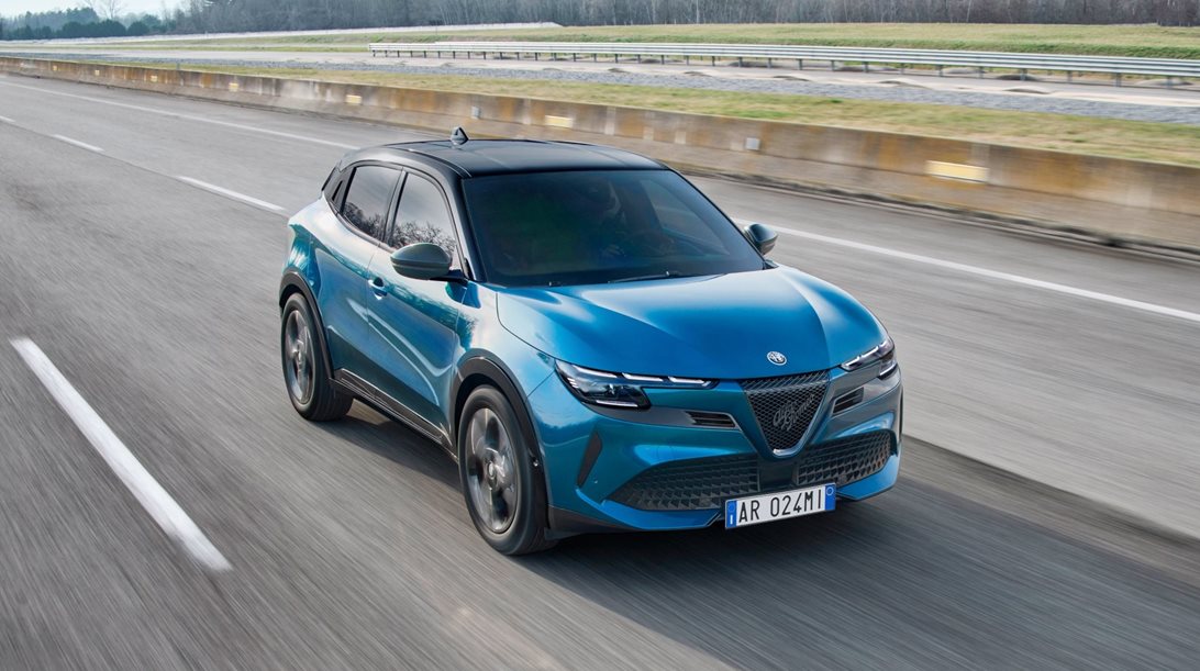 Η ηλεκτρική Alfa Romeo Junior πιο φθηνή στην Ελλάδα από την υβριδική