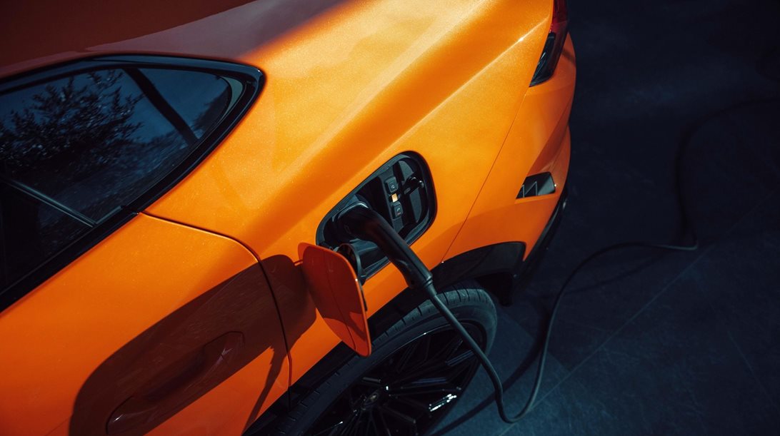 Γιατί αυξάνονται τόσο πολύ οι πωλήσεις των plug-in υβριδικών αυτοκινήτων