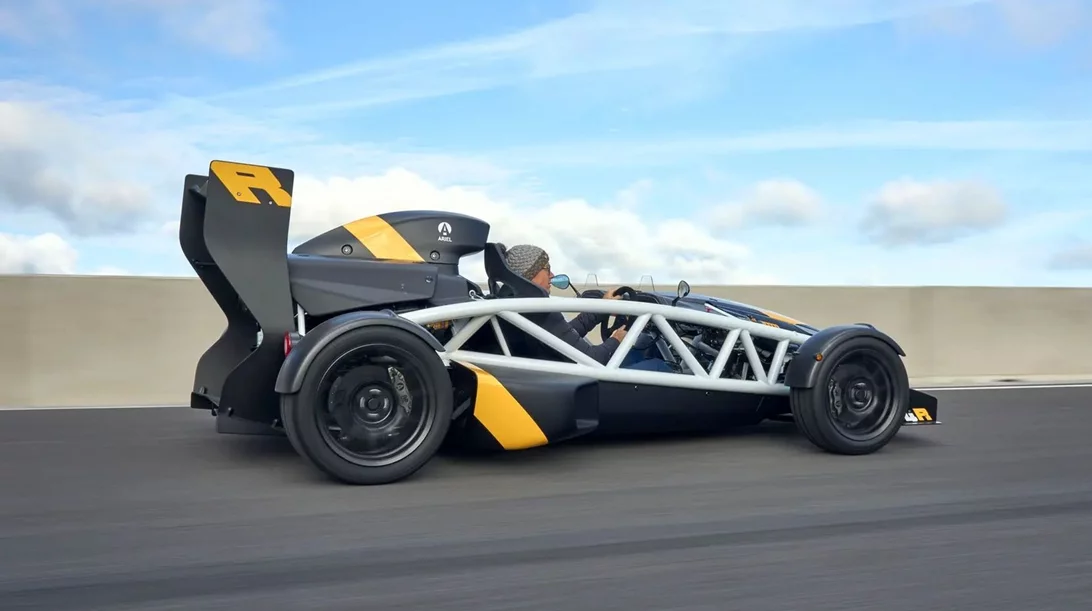 Video: Στην πίστα με το Ariel Atom 4R-έχει κινητήρα από Civic Type R