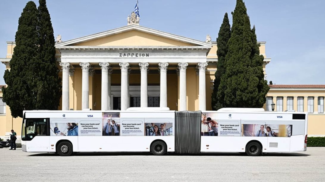 Πιλοτική εφαρμογή ανέπαφων πληρωμών στα λεωφορεία για δρομολόγια του Διεθνούς Αερολιμένα Αθηνών